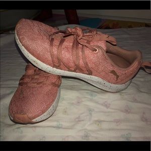 Pink pumas
